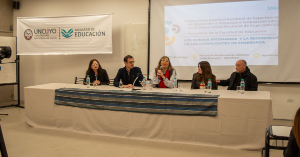 La Facultad de Educación lidera el debate sobre innovación y educación a distancia thumbnail