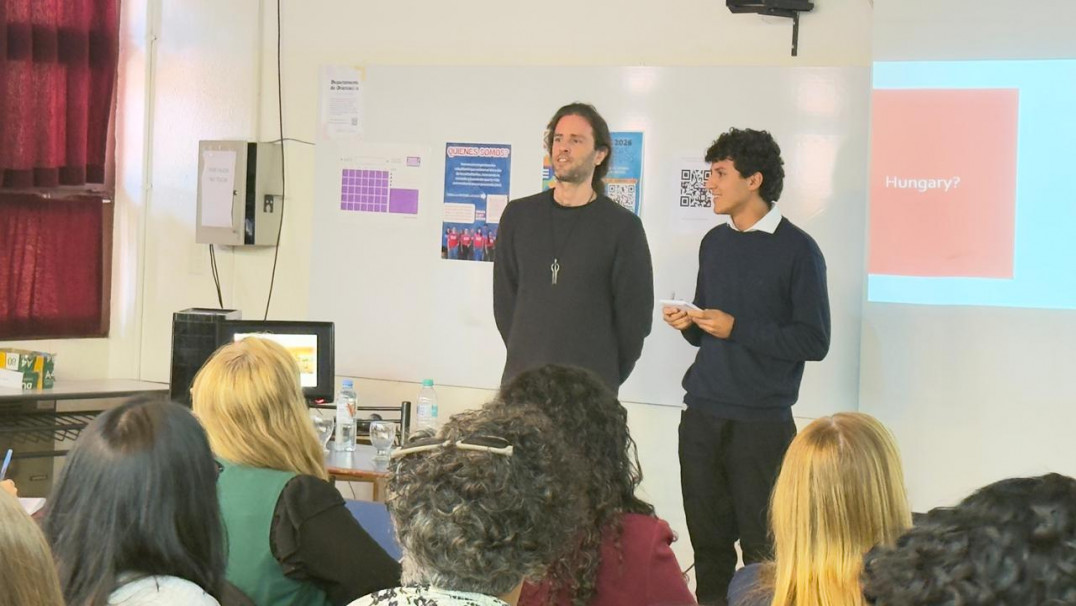 imagen Especialista en Terapia del Lenguaje de Hungría visitó la Facultad de Educación
