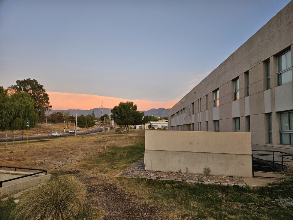 imagen Ingreso 2027: estudiantes y egresados de la Facultad podrán postularse como tutores