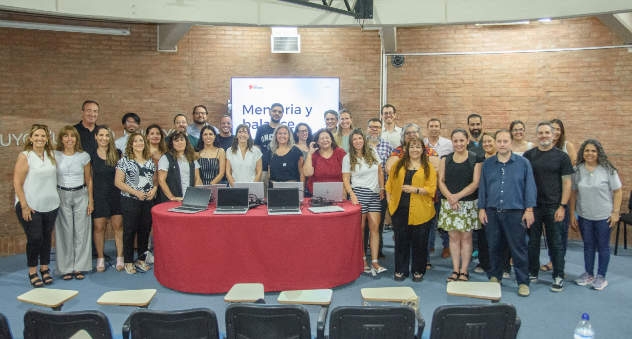 imagen Las bibliotecas de la UNCUYO suman 70 notebooks donadas por PwC Argentina