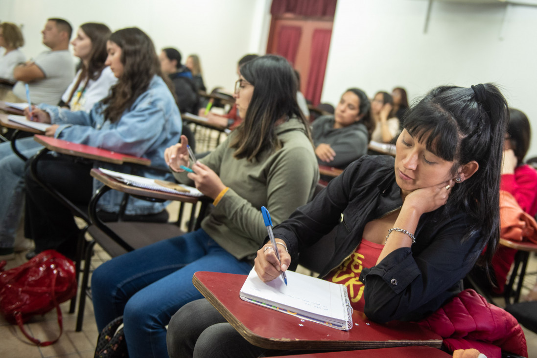 imagen Inscriben para rendir el examen global de reincorporación