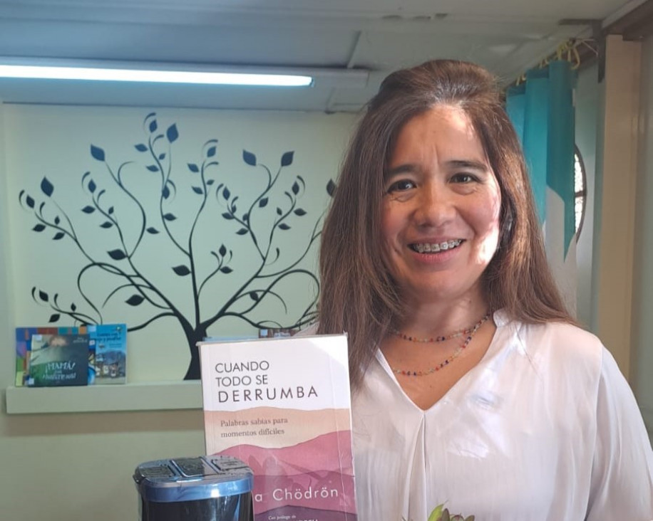 imagen Nombraron "Bajo el árbol de los cuentos" el nuevo rincón infantil de la Biblioteca de Educación