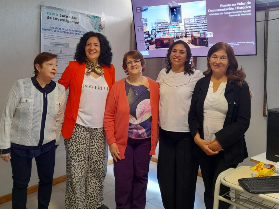 imagen Egresaron dos nuevas licenciadas en Documentación y Gestión de la Información 