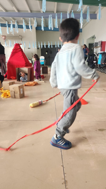 imagen Crearon instalaciones artísticas para niños en la Escuela Vera Arenas y el jardín Caritas Dulces