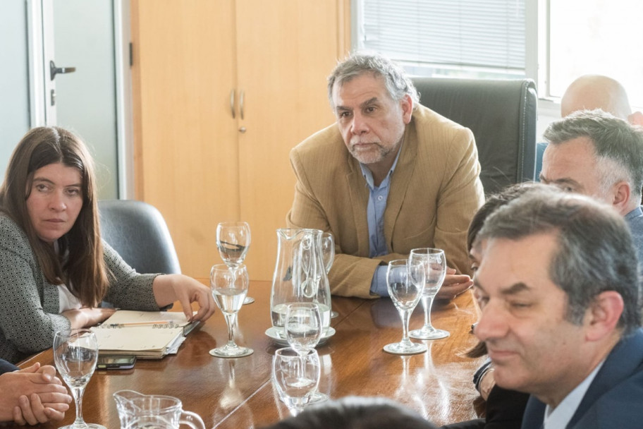 imagen Gabriela Griffouliere, de la Facultad de Educación, Fabio Erreguerena, de la Facultad de Ciencias Políticas y Sociales y Gustavo Zonana, de Filosofía y Letras.