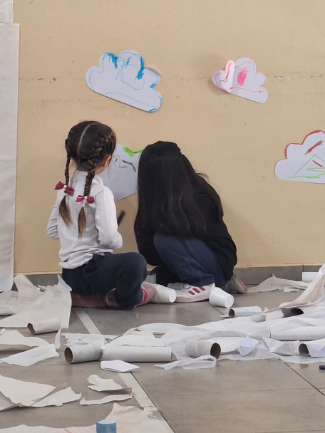 imagen Crearon instalaciones artísticas para niños en la Escuela Vera Arenas y el jardín Caritas Dulces