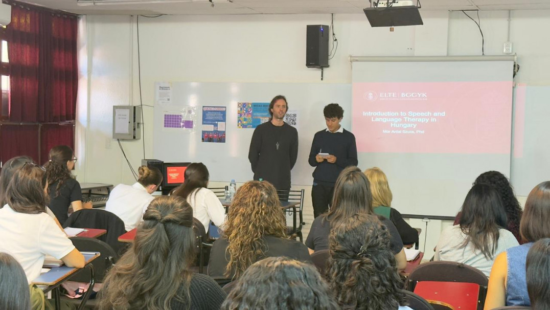 imagen Especialista en Terapia del Lenguaje de Hungría visitó la Facultad de Educación