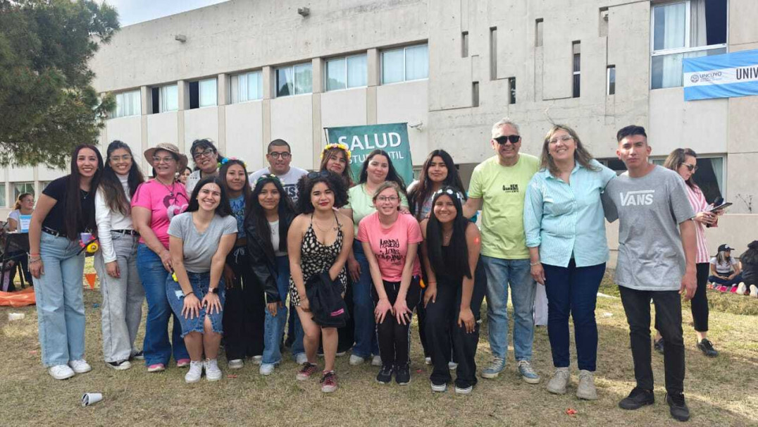 imagen Estudiantes celebraron su día con música, juegos y sorteos