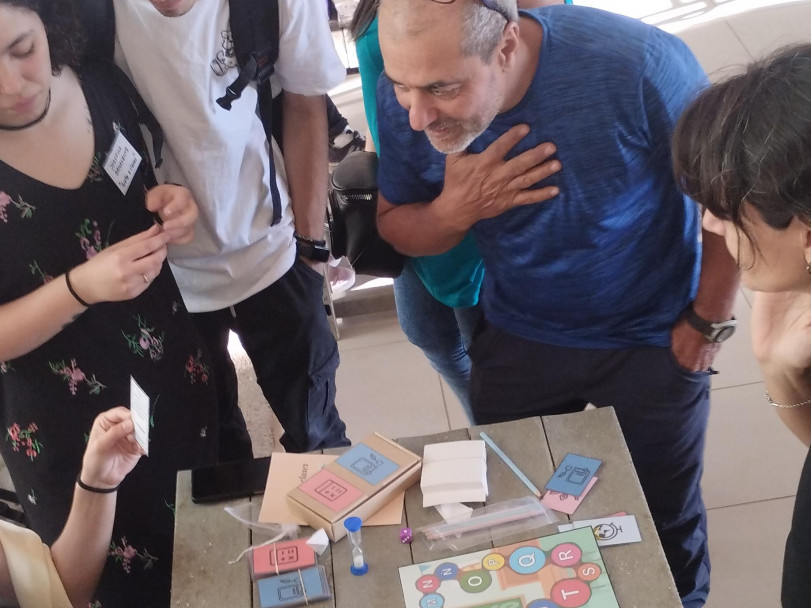 imagen Estudiantes de la Facultad de Educación presentaron juegos de mesa educativos en clase pública