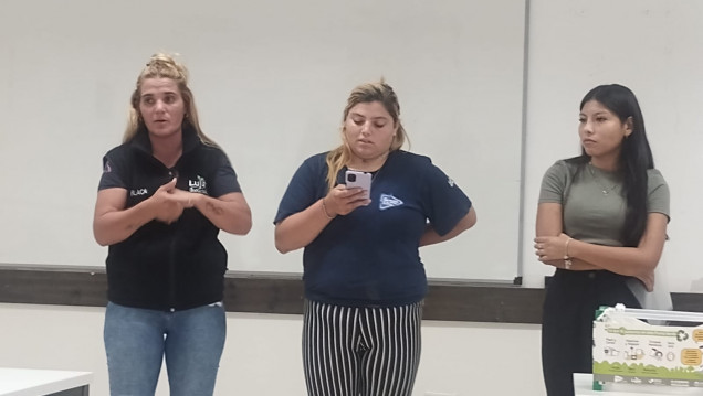 imagen Estudiante de la Facultad de Educación expuso en jornada internacional sobre gestión de residuos