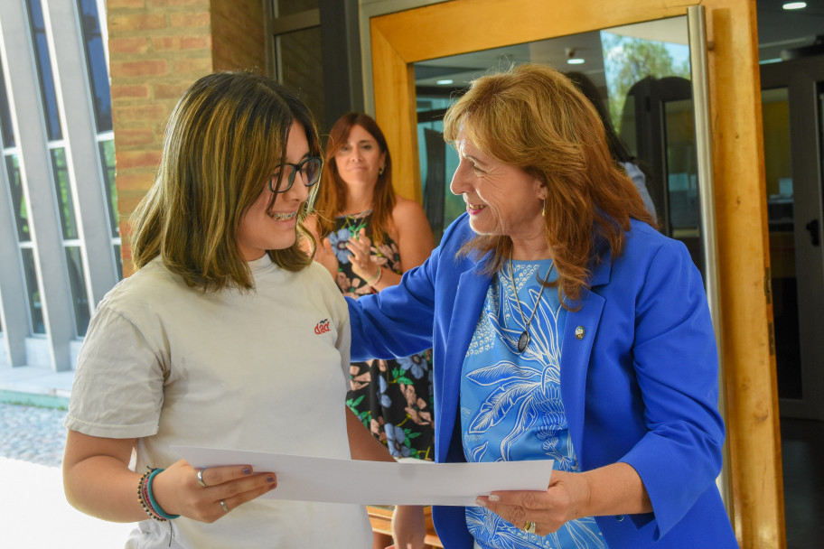 imagen Distinguieron a estudiantes de la Facultad de Educación con el premio "María Elisa Norton Farmache" 