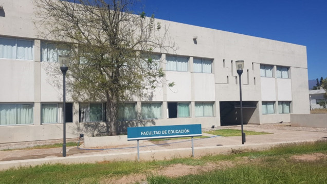 imagen Respaldan a denunciantes de la Facultad de Ciencias Políticas y Sociales