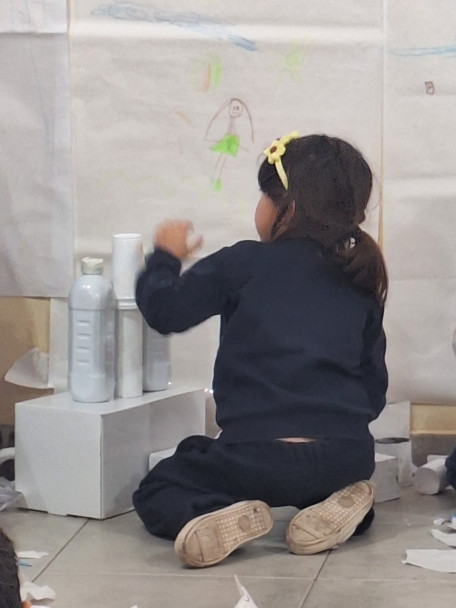 imagen Crearon instalaciones artísticas para niños en la Escuela Vera Arenas y el jardín Caritas Dulces