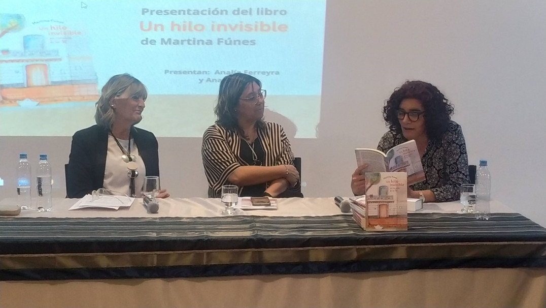 Presentarán el libro Un hilo invisible de Martina Fúnes - Facultad de  Educación
