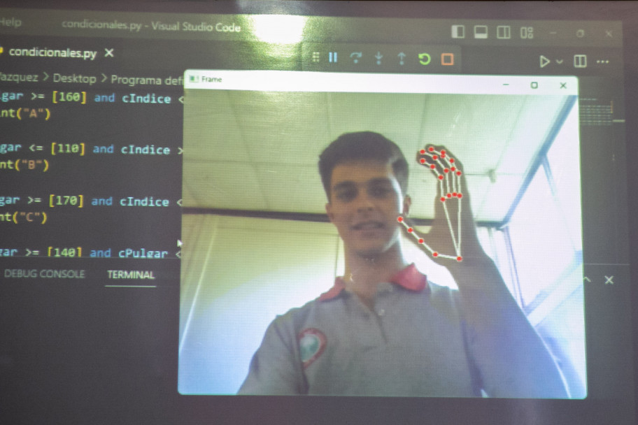 imagen Inteligencia artificial y Lengua de Señas Argentina: presentaron un proyecto de robot que interpreta