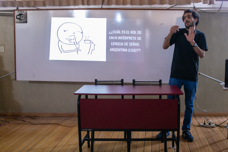 imagen Inteligencia artificial y Lengua de Señas Argentina: presentaron un proyecto de robot que interpreta