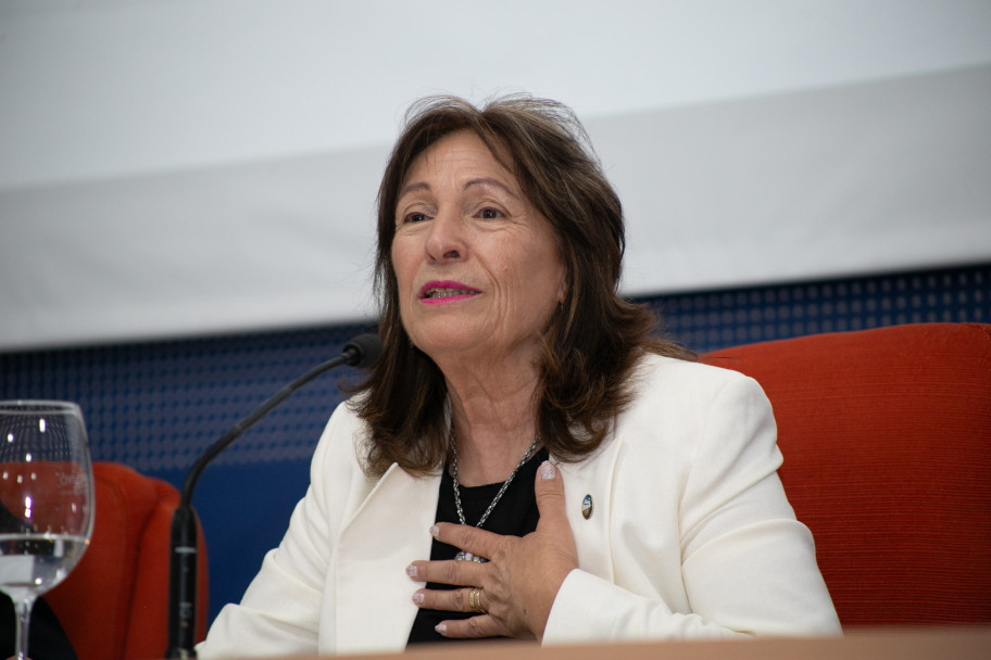 imagen Esther Sanchez: "María Victoria Gómez de Erice fue un antes y un después en la historia de la UNCuyo"
