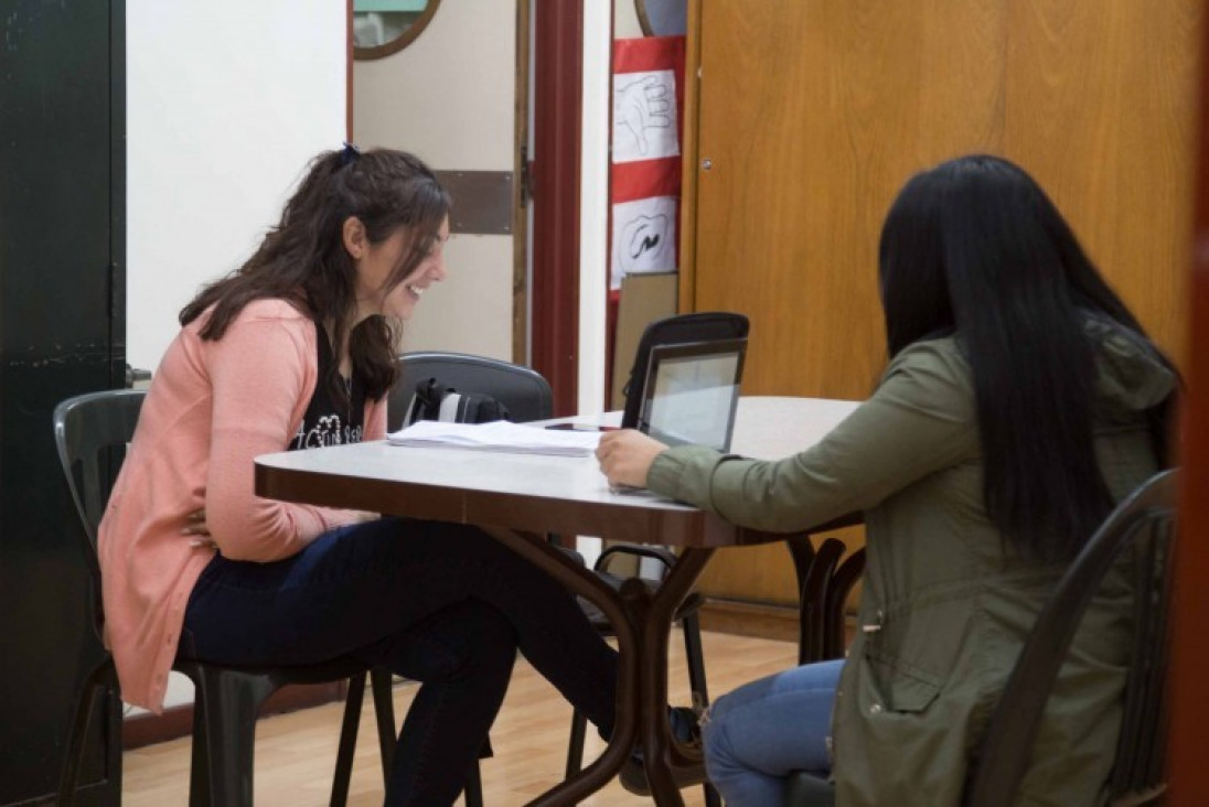 imagen Convocan a estudiantes avanzados para ser tutores