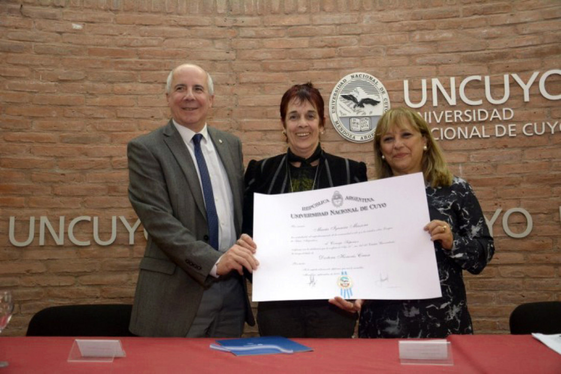 imagen Honoris Causa para María Ignacia Massone