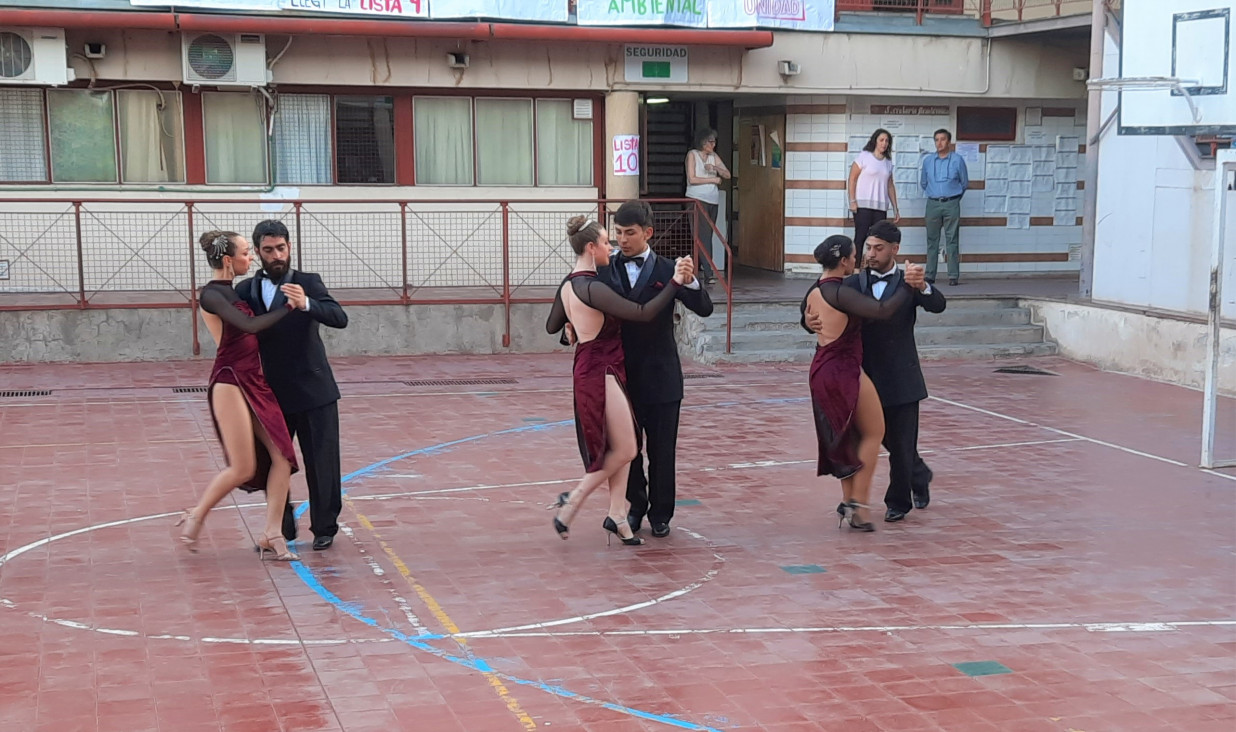 imagen Artistas de Guaymallén bailaron tango en la Facultad