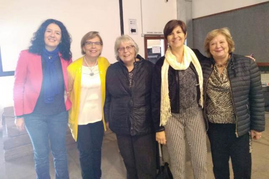 imagen De izquierda a derecha: Paola Bruno, Elisabeth González, Elvira Arnoux, Adriana Speranza y Susana Ortega.