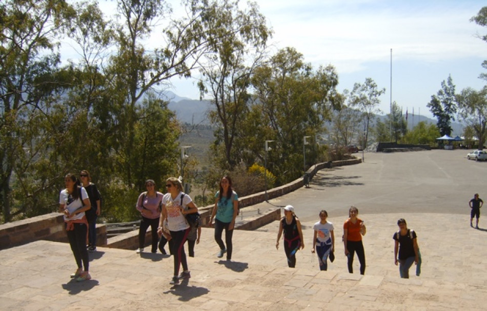 imagen Estudiantes del Taller "Geografía de Mendoza" visitaron el Cerro de la Gloria