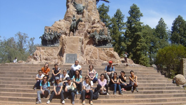 imagen Estudiantes del Taller "Geografía de Mendoza" visitaron el Cerro de la Gloria
