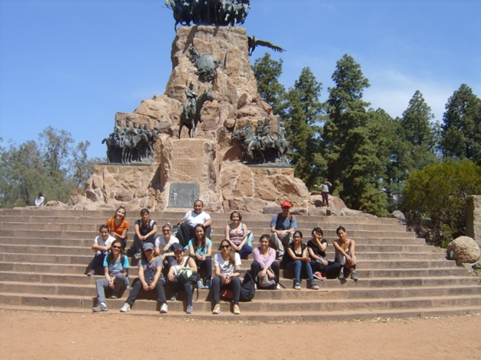 imagen Estudiantes del Taller "Geografía de Mendoza" visitaron el Cerro de la Gloria