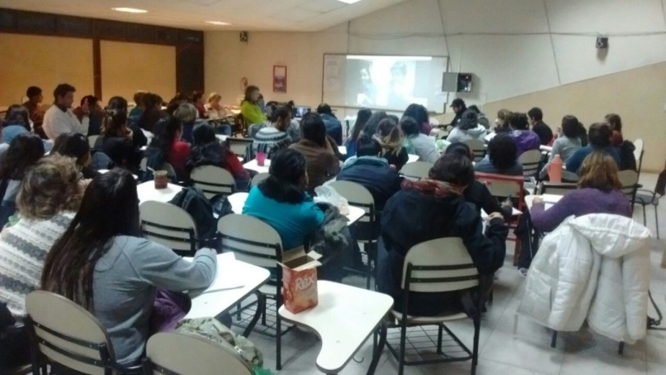 imagen Estudiantes de la TUES participaron de videoconferencia con Universidad de Uruguay