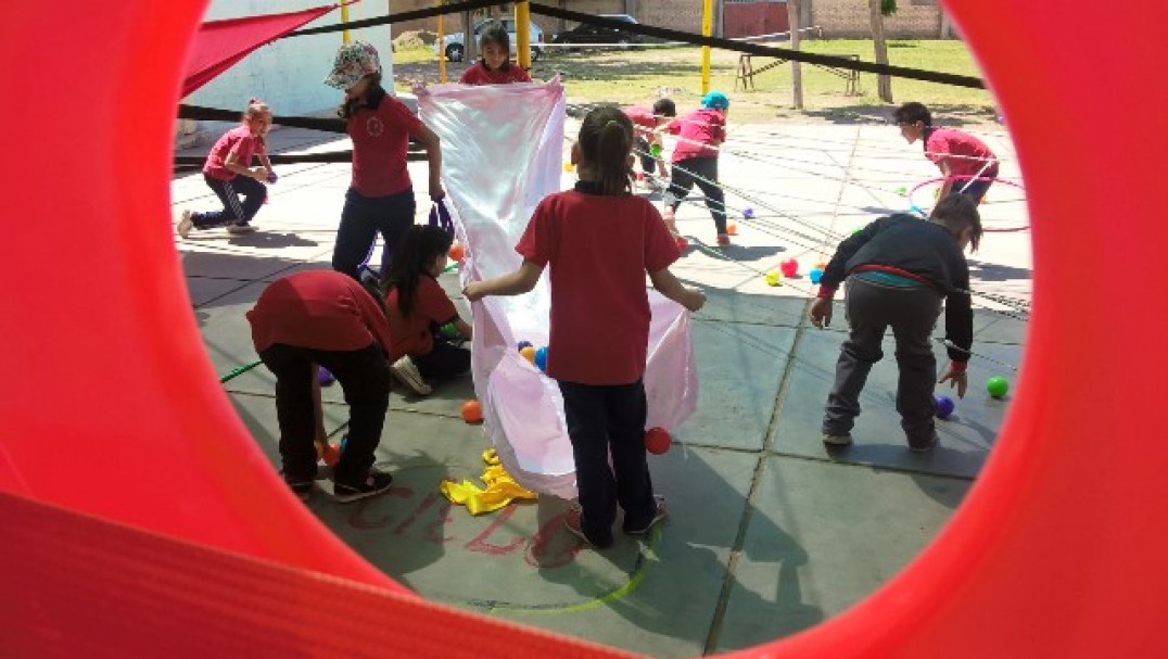 imagen Proyecto de Extensión desarrolla instalaciones artísticas en escuela de Guaymallén