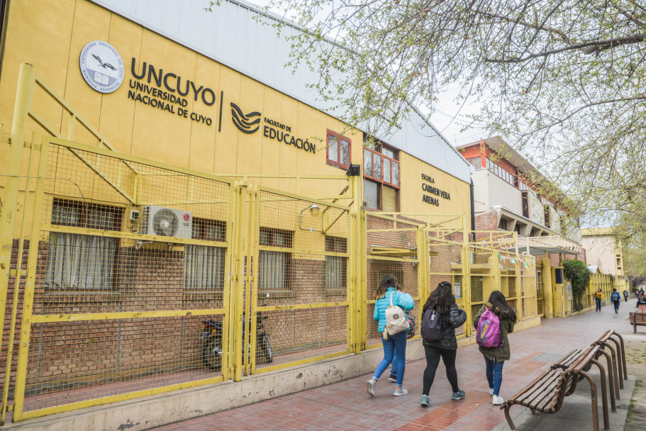 imagen Fachada de la sede Centro, ubicada en la calle Sobremonte 81 de la Ciudad de Mendoza.